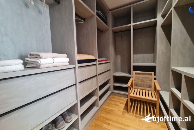 Shtepi me qera Vila Luksoze ne Tirane, 3+1, Mobilimi E mobiluar, Pagesa 4,000  Euro.