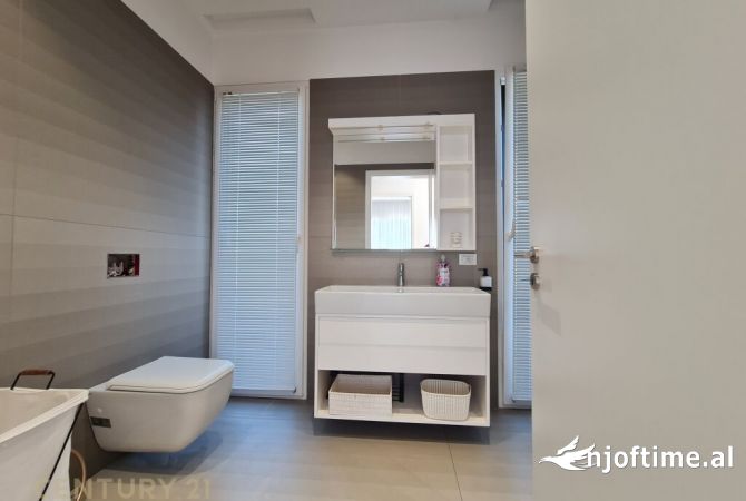 Shtepi me qera Vila Luksoze ne Tirane, 3+1, Mobilimi E mobiluar, Pagesa 4,000  Euro.