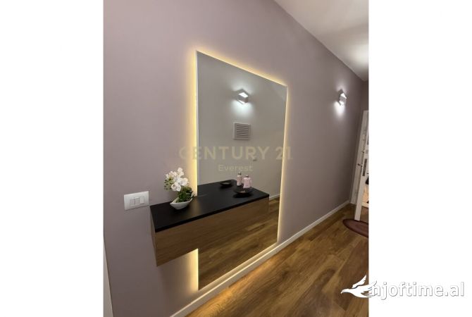 Appartamento in vendita a Tirana 1+1, Arredato