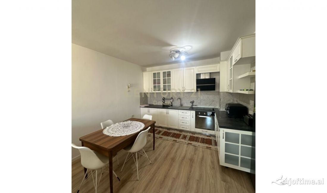 Shtepi me qera Apartament ne Tirane, 2+1, Mobilimi E mobiluar, Pagesa 800  Euro.