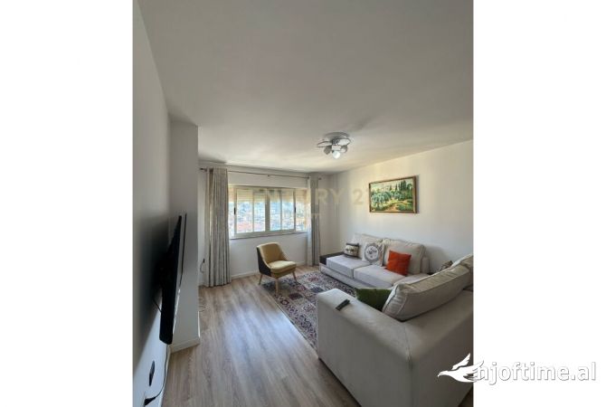 Shtepi me qera Apartament ne Tirane, 2+1, Mobilimi E mobiluar, Pagesa 800  Euro.