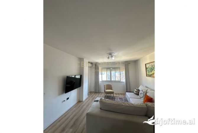 Shtepi me qera Apartament ne Tirane, 2+1, Mobilimi E mobiluar, Pagesa 800  Euro.