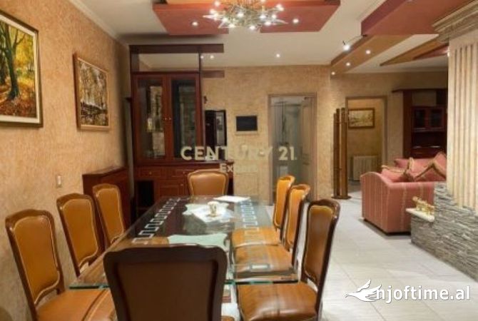 JEPET ME QIRA APARTAMENT 3+1+2+POST PARKIMI NE ZONEN E ISH-BLLOKUT! expert109799