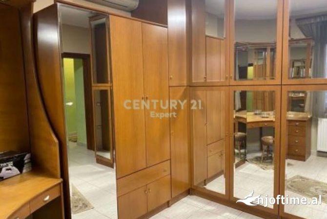 Shtepi me qera Apartament ne Tirane, 3+1, Mobilimi E mobiluar, Pagesa 1,500  Euro.