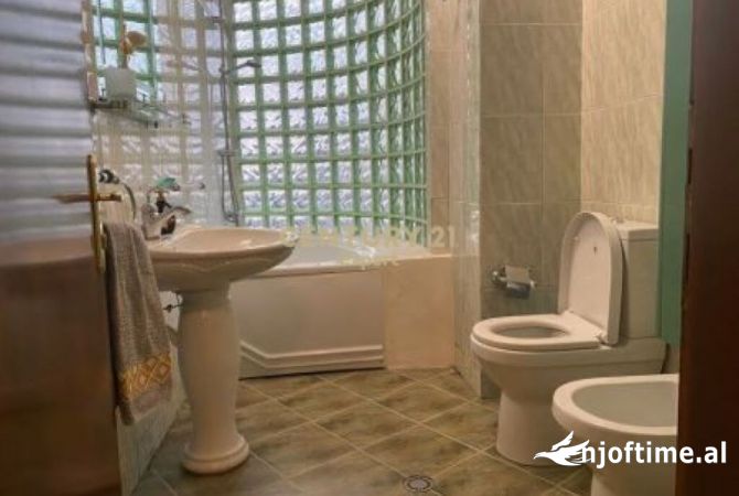 Shtepi me qera Apartament ne Tirane, 3+1, Mobilimi E mobiluar, Pagesa 1,500  Euro.