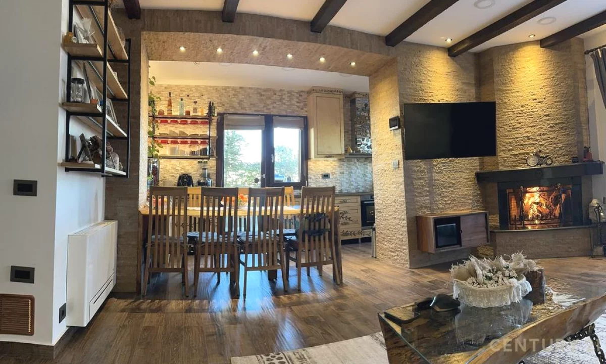 Shtepi ne shitje Penthose(kati i fundit panoramik) ne Tirane, 2+1, Mobilimi E mobiluar, Pagesa 361,000  Euro.