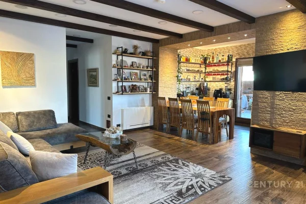 Shtepi ne shitje Penthose(kati i fundit panoramik) ne Tirane, 2+1, Mobilimi E mobiluar, Pagesa 361,000  Euro.