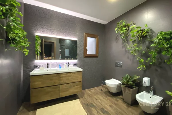 Shtepi ne shitje Penthose(kati i fundit panoramik) ne Tirane, 2+1, Mobilimi E mobiluar, Pagesa 361,000  Euro.