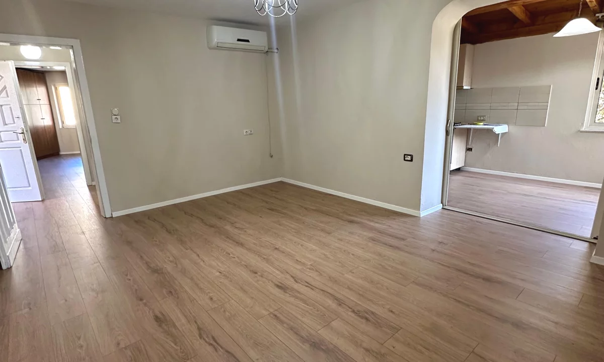 Shtepi ne shitje Apartament ne Tirane, 2+1, Mobilimi Bosh, pa mobiluar, Pagesa 103,000  Euro.