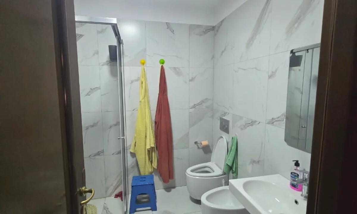 Shtepi me qera Apartament ne Tirane, 2+1, Mobilimi E mobiluar, Pagesa 650  Euro.