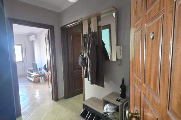 Shtepi me qera Apartament ne Tirane, 2+1, Mobilimi E mobiluar, Pagesa 650  Euro.