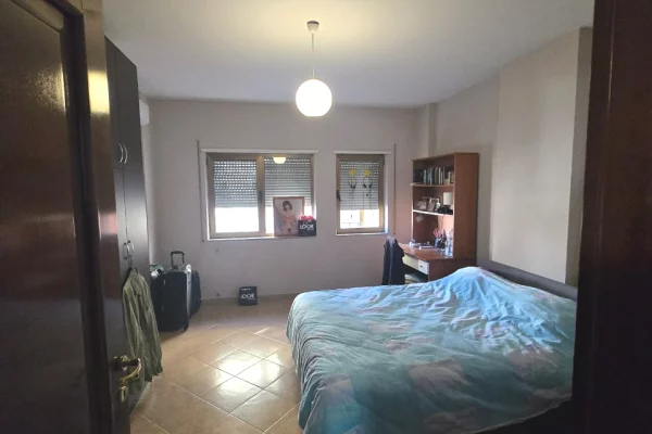 Shtepi me qera Apartament ne Tirane, 2+1, Mobilimi E mobiluar, Pagesa 650  Euro.