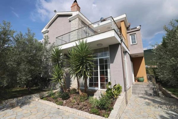 Shtepi ne shitje 3+1 ne Tirane - 300,000 Euro