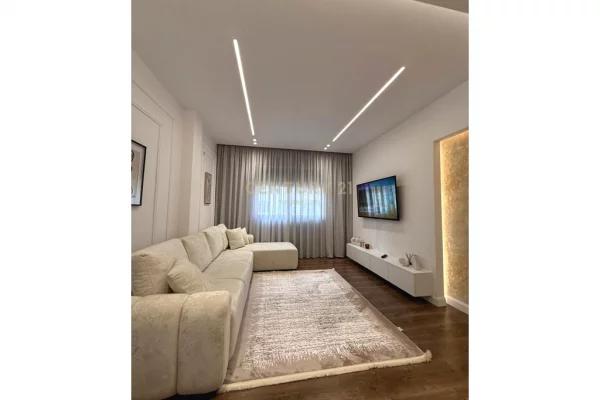 Appartamento in vendita a Tirana 1+1, Arredato