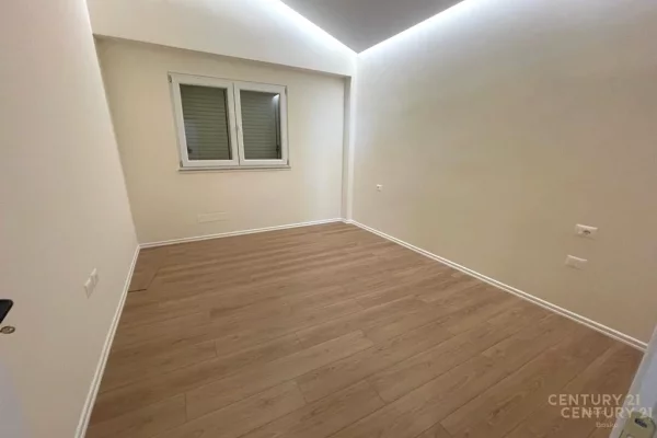 Shtepi ne shitje Duplex(shtepi me 2 kate) ne Tirane, 2+1, Mobilimi Bosh, pa mobiluar, Pagesa 170,000  Euro.