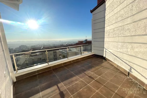 Shtepi ne shitje Duplex(shtepi me 2 kate) ne Tirane, 2+1, Mobilimi Bosh, pa mobiluar, Pagesa 170,000  Euro.