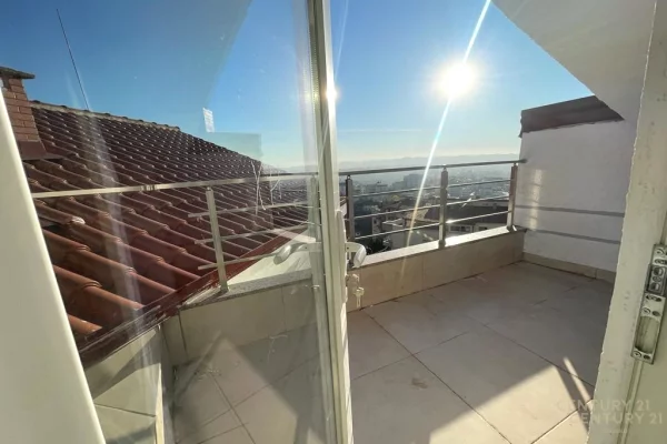 Shtepi ne shitje Duplex(shtepi me 2 kate) ne Tirane, 3+1, Mobilimi Bosh, pa mobiluar, Pagesa 190,000  Euro.