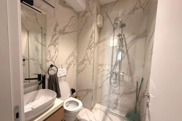 Appartamento in vendita a Tirana 2+1, Arredato