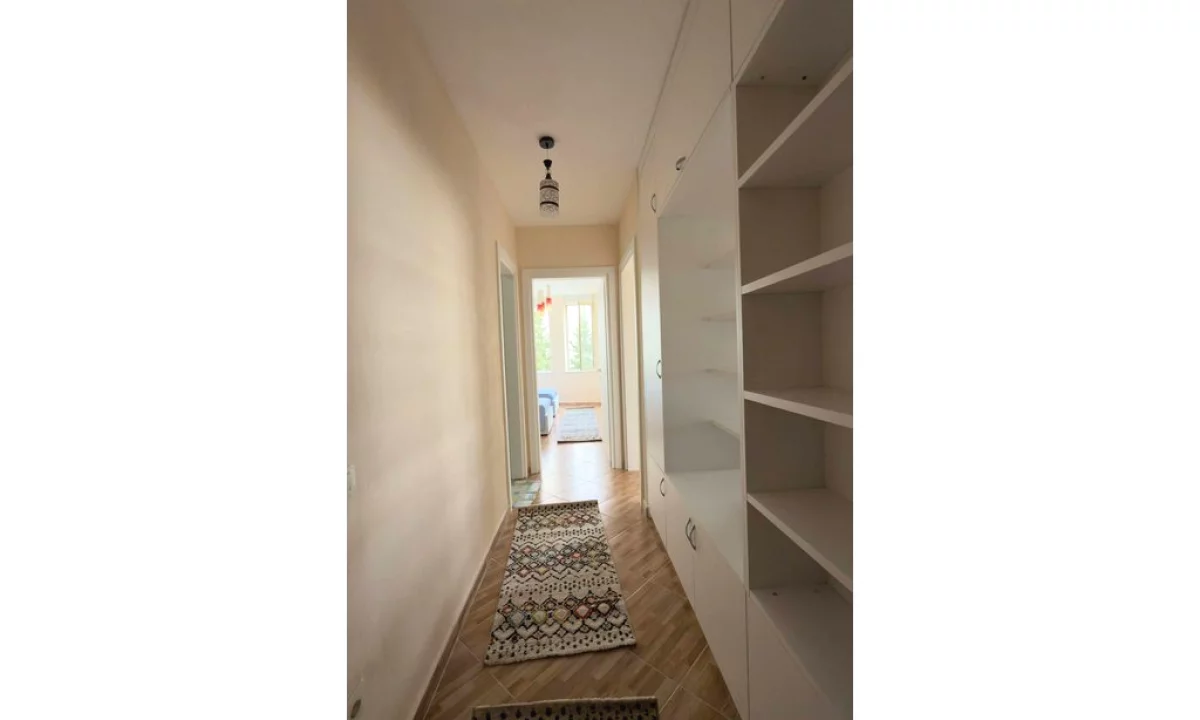Shtepi ne shitje Apartament ne Tirane, 2+1, Mobilimi E mobiluar, Pagesa 150,000  Euro.
