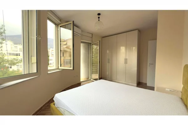 Shtepi ne shitje Apartament ne Tirane, 2+1, Mobilimi E mobiluar, Pagesa 150,000  Euro.