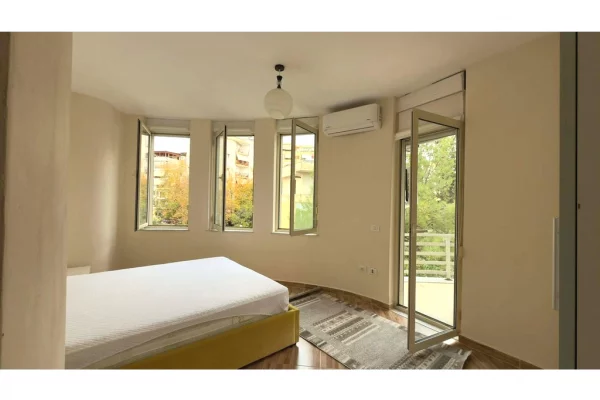 Shtepi ne shitje Apartament ne Tirane, 2+1, Mobilimi E mobiluar, Pagesa 150,000  Euro.