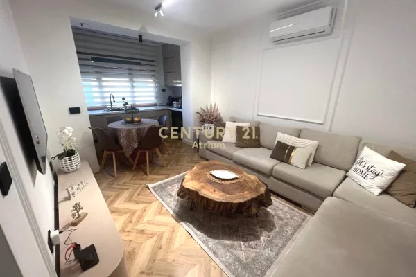 Appartamento in vendita a Tirana 2+1, Arredato