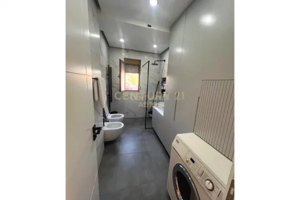 Appartamento in vendita a Tirana 2+1, Arredato