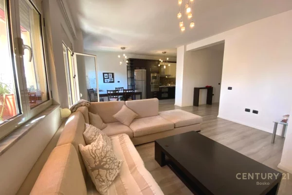 Shtepi ne shitje Apartament ne Tirane, 2+1, Mobilimi Pjeserisht e mobiluar, Pagesa 230,000  Euro.