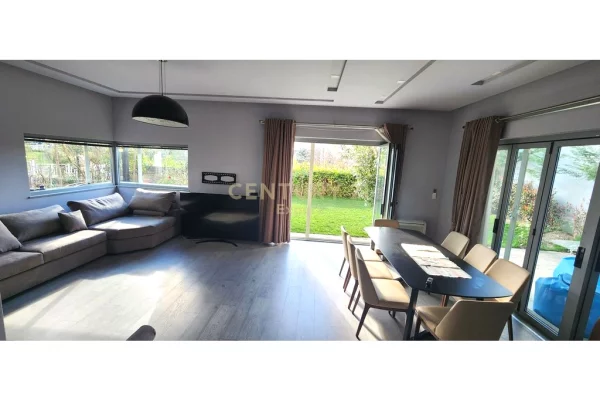 Shtepi me qera Vila Luksoze ne Tirane, 4+1, Mobilimi E mobiluar, Pagesa 5,000  Euro.