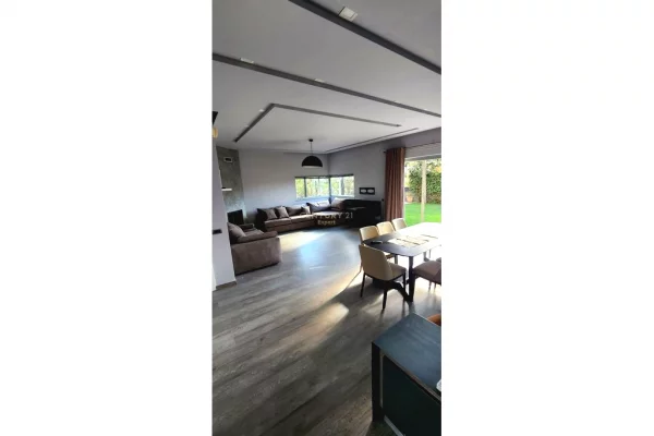 Shtepi me qera Vila Luksoze ne Tirane, 4+1, Mobilimi E mobiluar, Pagesa 5,000  Euro.