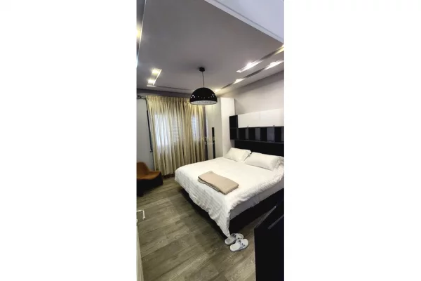 Shtepi me qera Vila Luksoze ne Tirane, 4+1, Mobilimi E mobiluar, Pagesa 5,000  Euro.