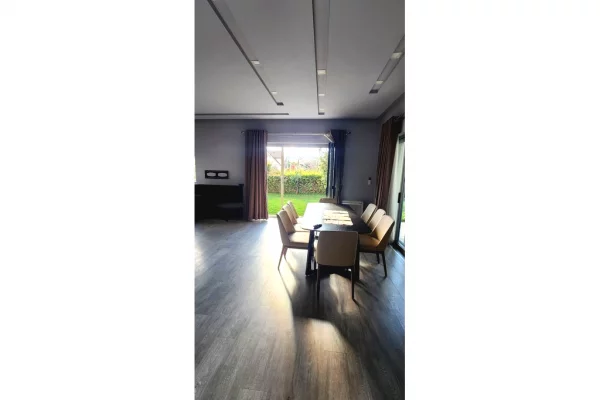 Shtepi me qera Vila Luksoze ne Tirane, 4+1, Mobilimi E mobiluar, Pagesa 5,000  Euro.