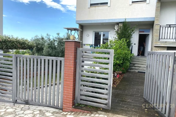 Shtepi me qera Vila Luksoze ne Tirane, 4+1, Mobilimi E mobiluar, Pagesa 1,500  Euro.