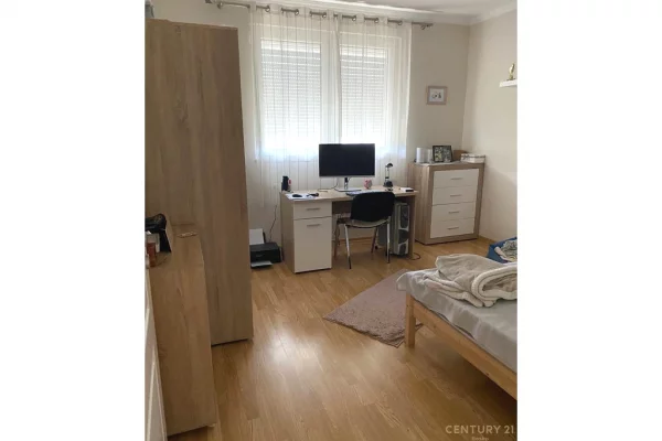 Shtepi me qera Vila Luksoze ne Tirane, 4+1, Mobilimi E mobiluar, Pagesa 1,500  Euro.