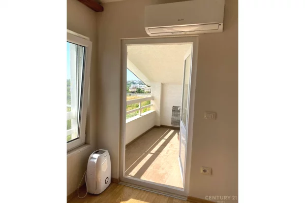 Shtepi me qera Vila Luksoze ne Tirane, 4+1, Mobilimi E mobiluar, Pagesa 1,500  Euro.