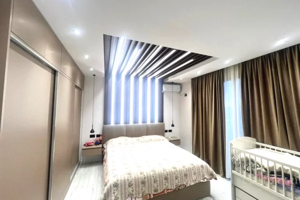 Shtepi ne shitje Penthose(kati i fundit panoramik) ne Tirane, 2+1, Mobilimi E mobiluar, Pagesa 280,000  Euro.