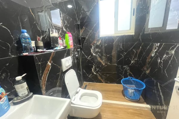 Shtepi ne shitje Penthose(kati i fundit panoramik) ne Tirane, 2+1, Mobilimi E mobiluar, Pagesa 280,000  Euro.