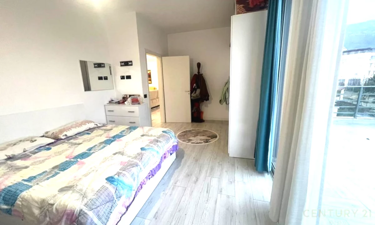 Shtepi ne shitje Penthose(kati i fundit panoramik) ne Tirane, 2+1, Mobilimi E mobiluar, Pagesa 280,000  Euro.