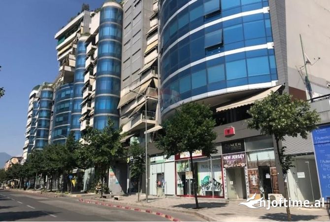 Ambiente Commerciale in Affitto 3+1 a Tirana - 600 Euro