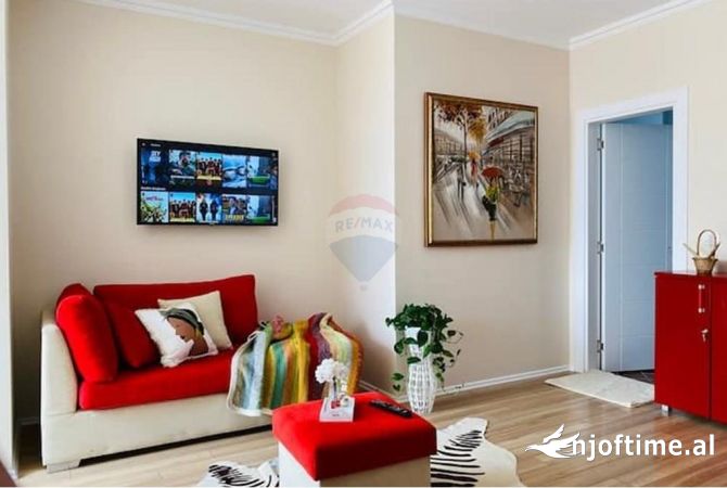 Apartament 1+1 tek Rruga e Barrikadave 700 €
