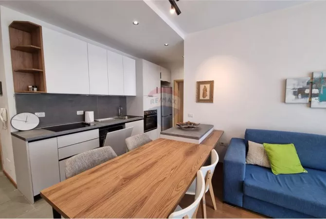 Appartamento in affitto a Tirana 2+1, Arredato