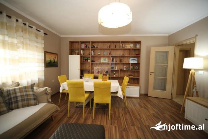 SUPER APARTAMENT 2+1 PER QIRA TEK PAZARI I RI