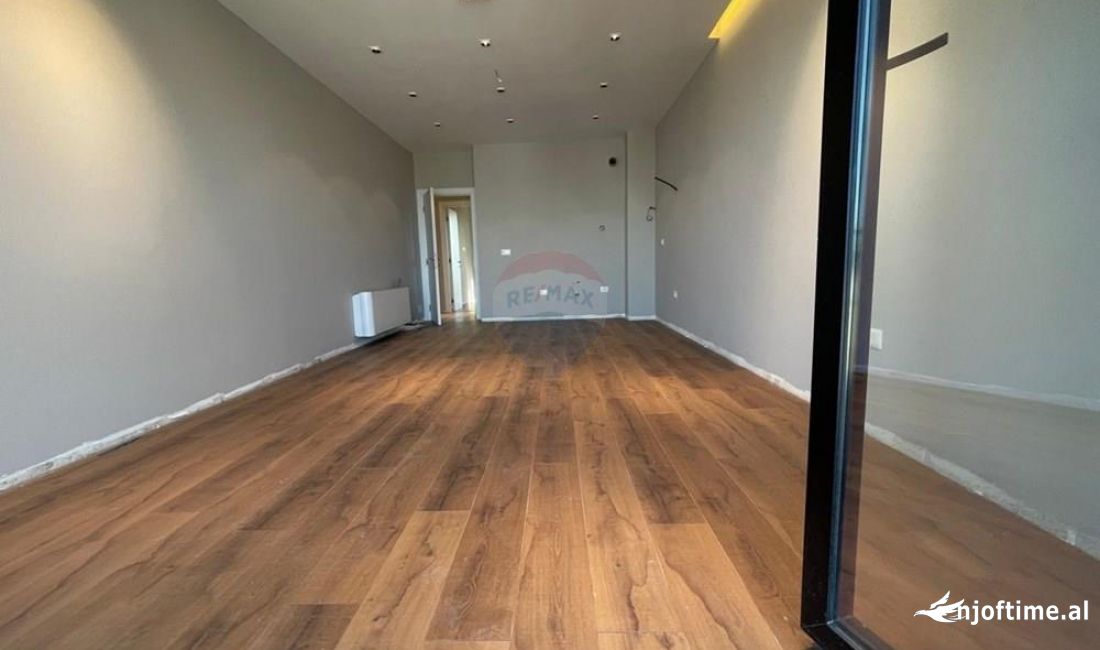 Zyre per qira+ parkim te perfshire, Farmacia 10