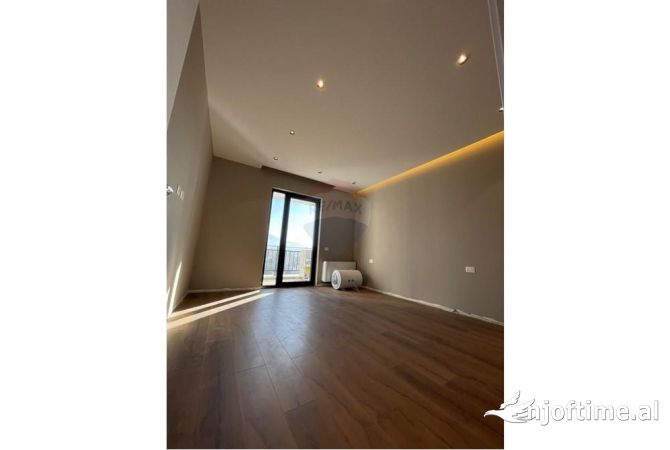 Ambiente Commerciale in Affitto 3+1 a Tirana - 700 Euro