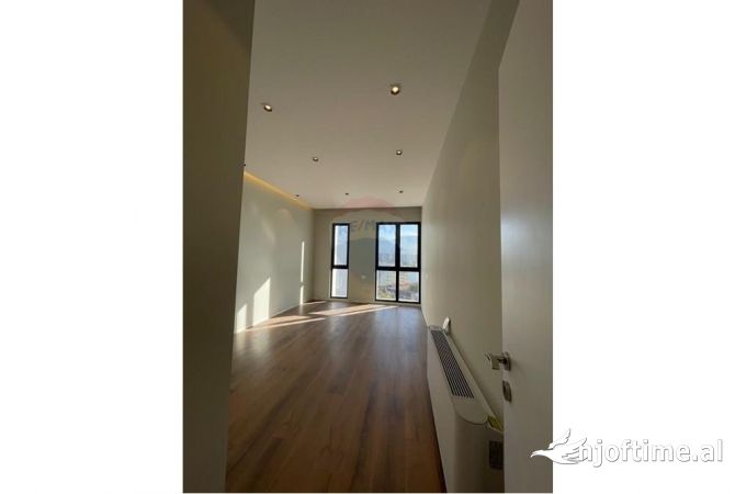 Zyre per qira+ parkim te perfshire, Farmacia 10