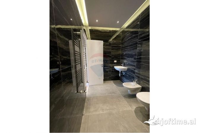 Zyre per qira+ parkim te perfshire, Farmacia 10