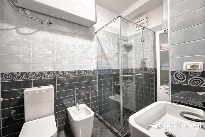 Appartamento in affitto a Tirana 2+1, Arredato