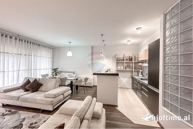 Appartamento in affitto a Tirana 2+1, Arredato