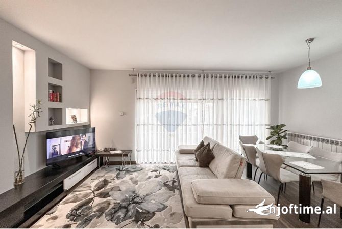 Appartamento in affitto a Tirana 2+1, Arredato