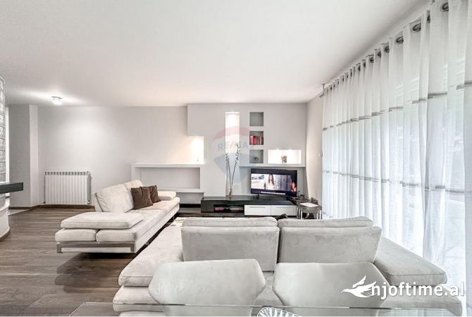 SHTEPI ME QERA 2+1+2 , rruga Bilal Golemi